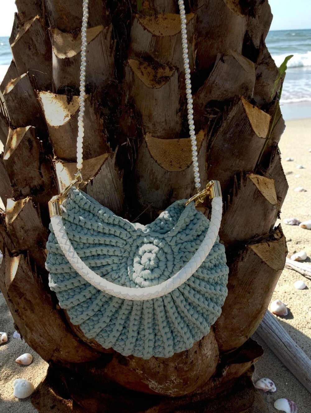 Handcrafted Light Aqua Crochet Shell Shoulder Bag with White Handle - Picture 3 of 9